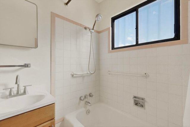 924 Palomas Drive SE, Albuquerque, NM 87108