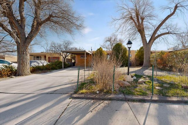 924 Palomas Drive SE, Albuquerque, NM 87108