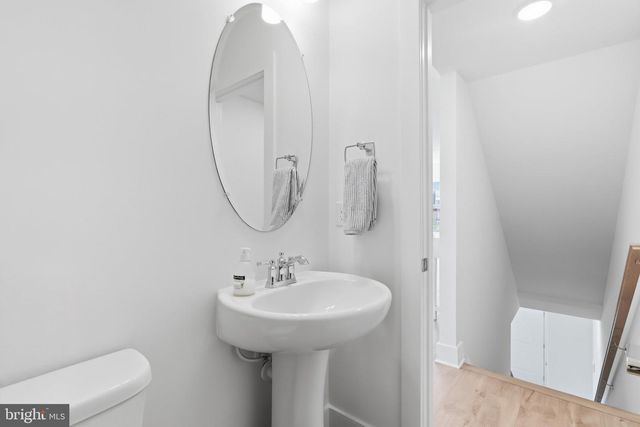 10817 CEDAR AVE, Fairfax, VA 22030