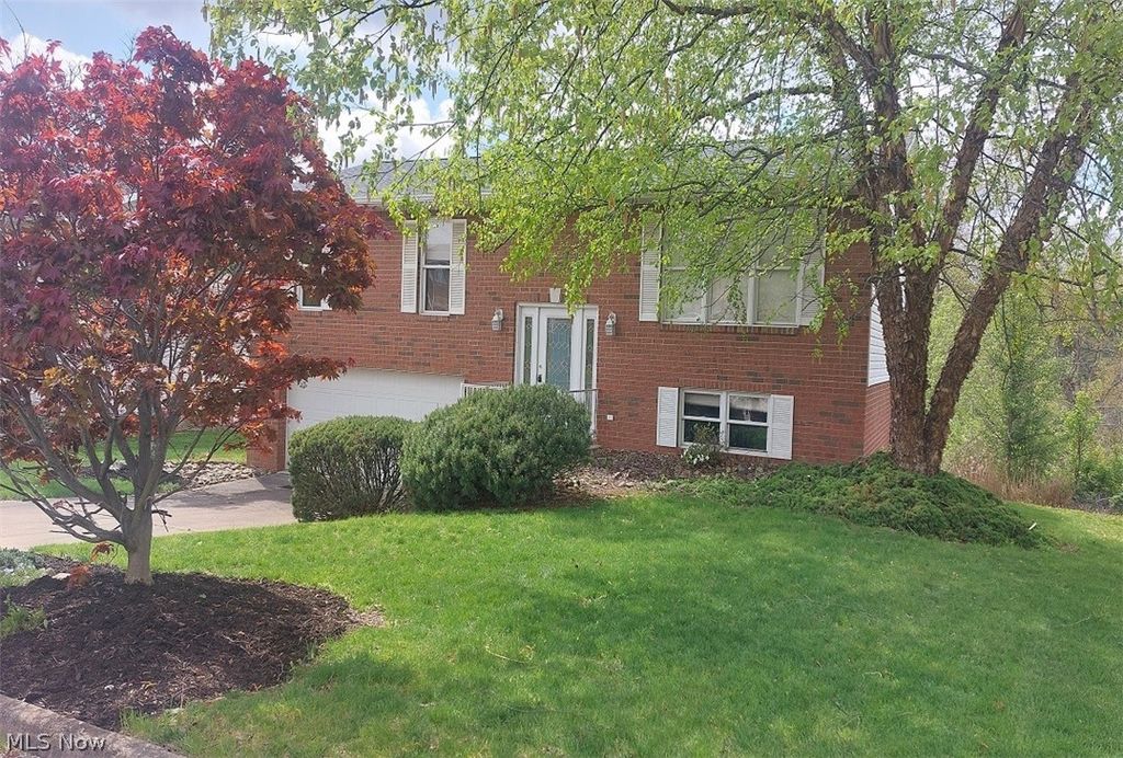 3241 Saint Charles Drive, Steubenville, OH 43952