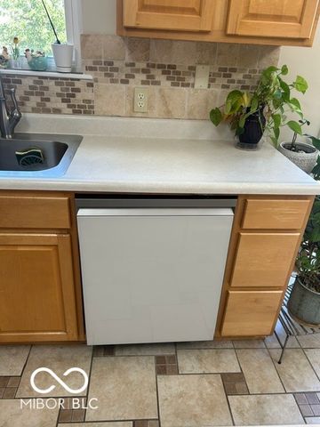 6728 Ennis Way, Indianapolis, IN 46237