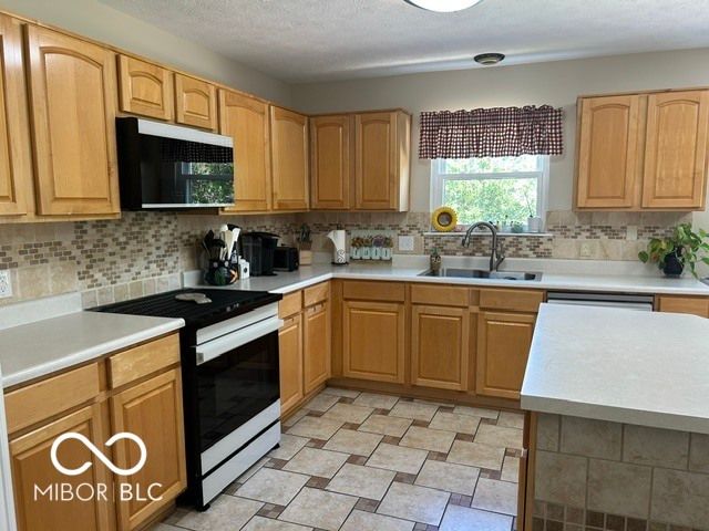 6728 Ennis Way, Indianapolis, IN 46237