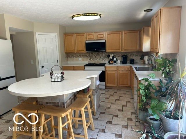 6728 Ennis Way, Indianapolis, IN 46237