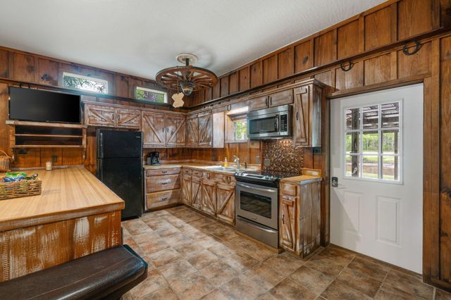 1468 Sanford Rd., Moselle, MS 39459