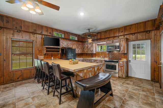 1468 Sanford Rd., Moselle, MS 39459