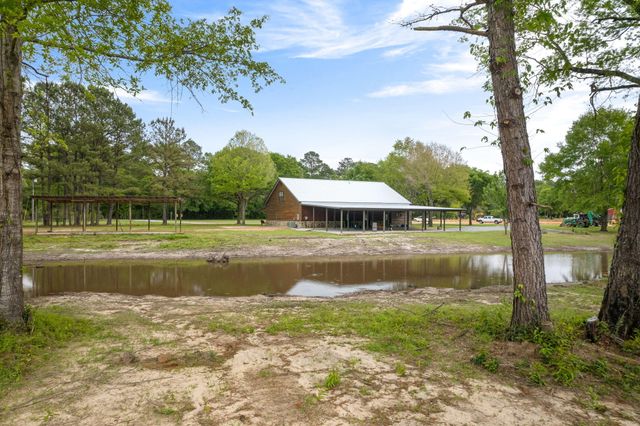 1468 Sanford Rd., Moselle, MS 39459