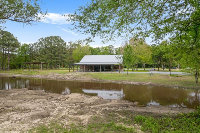 1468 Sanford Rd., Moselle, MS 39459