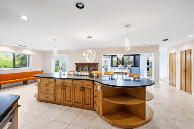 410 MONTROSE AVENUE, Temple Terrace, FL 33617