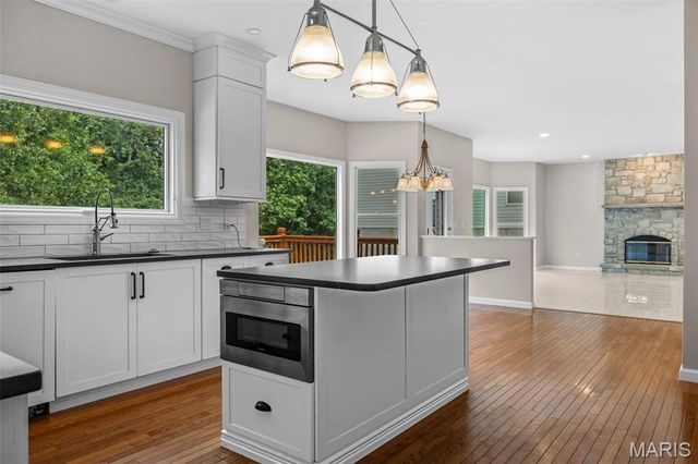 4185 Stonecroft Drive, St Charles, MO 63304