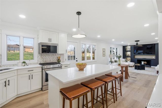 277 Oak Path Drive, Ballwin, MO 63011