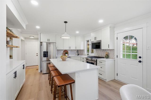 277 Oak Path Drive, Ballwin, MO 63011