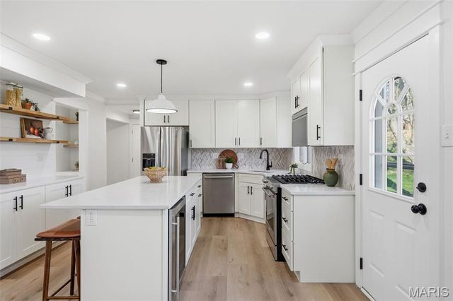 277 Oak Path Drive, Ballwin, MO 63011