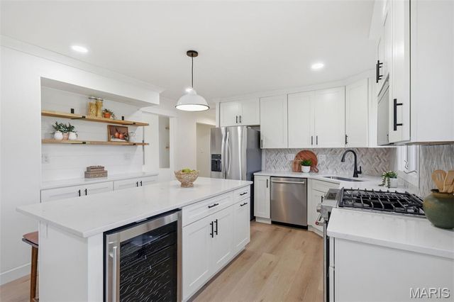 277 Oak Path Drive, Ballwin, MO 63011