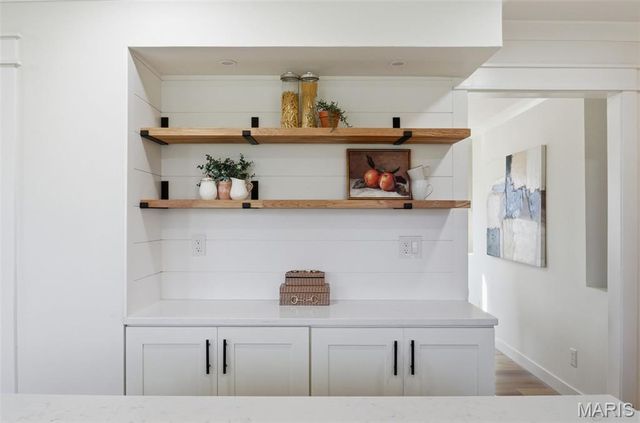 277 Oak Path Drive, Ballwin, MO 63011