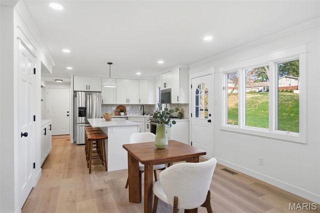 277 Oak Path Drive, Ballwin, MO 63011