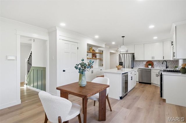 277 Oak Path Drive, Ballwin, MO 63011