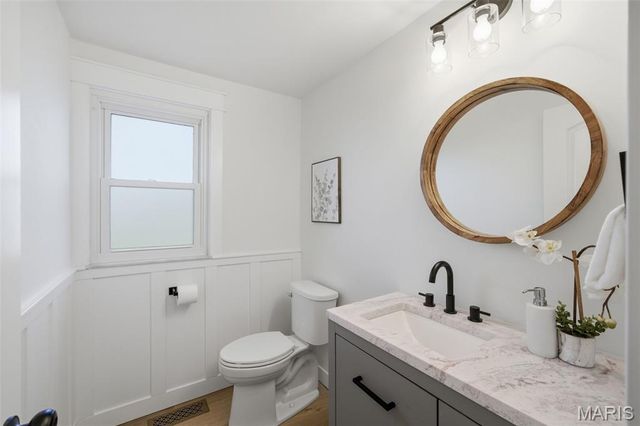 277 Oak Path Drive, Ballwin, MO 63011