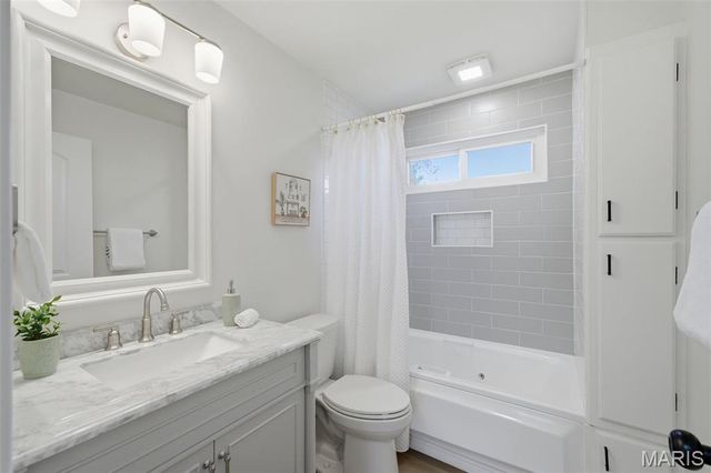 277 Oak Path Drive, Ballwin, MO 63011