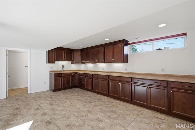 277 Oak Path Drive, Ballwin, MO 63011