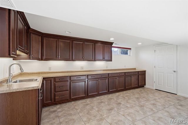 277 Oak Path Drive, Ballwin, MO 63011