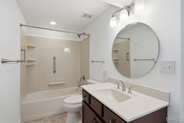 277 Oak Path Drive, Ballwin, MO 63011