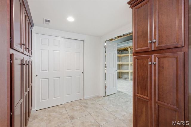 277 Oak Path Drive, Ballwin, MO 63011