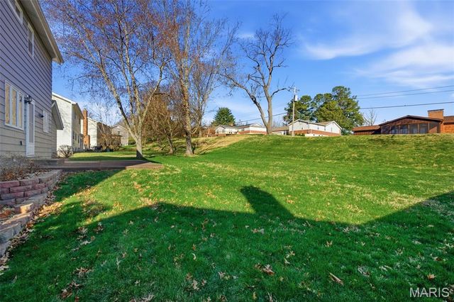 277 Oak Path Drive, Ballwin, MO 63011