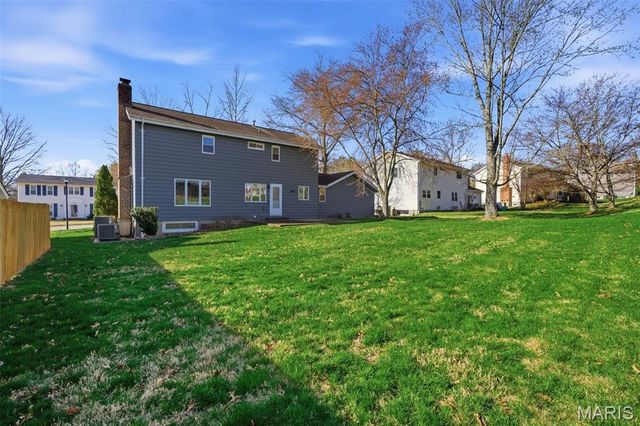 277 Oak Path Drive, Ballwin, MO 63011