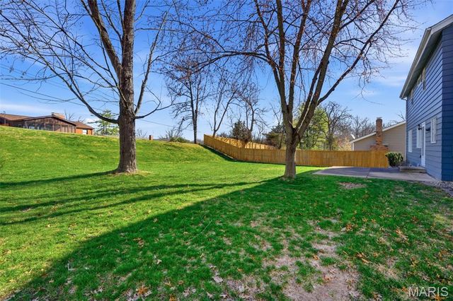 277 Oak Path Drive, Ballwin, MO 63011