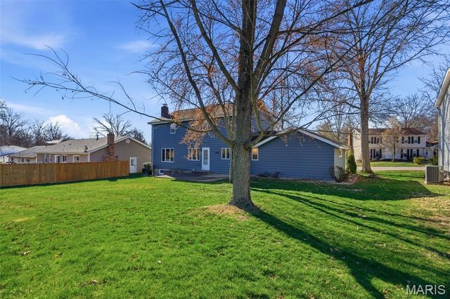 277 Oak Path Drive, Ballwin, MO 63011