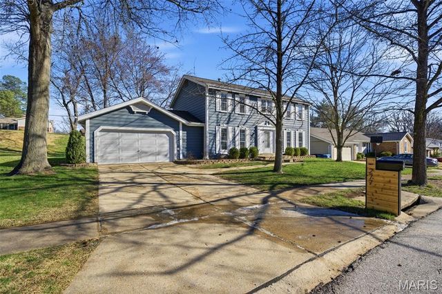 277 Oak Path Drive, Ballwin, MO 63011