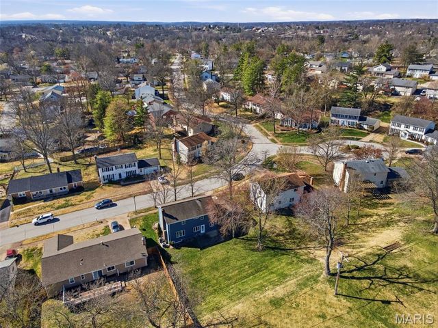 277 Oak Path Drive, Ballwin, MO 63011