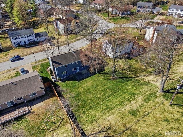 277 Oak Path Drive, Ballwin, MO 63011