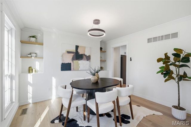 277 Oak Path Drive, Ballwin, MO 63011