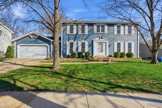 277 Oak Path Drive, Ballwin, MO 63011