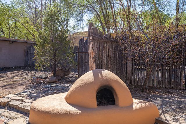 519 Douglas Street, Santa Fe, NM 87505