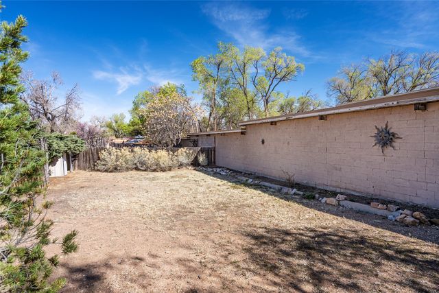 519 Douglas Street, Santa Fe, NM 87505