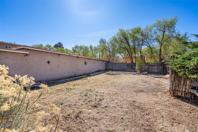 519 Douglas Street, Santa Fe, NM 87505