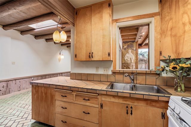 519 Douglas Street, Santa Fe, NM 87505