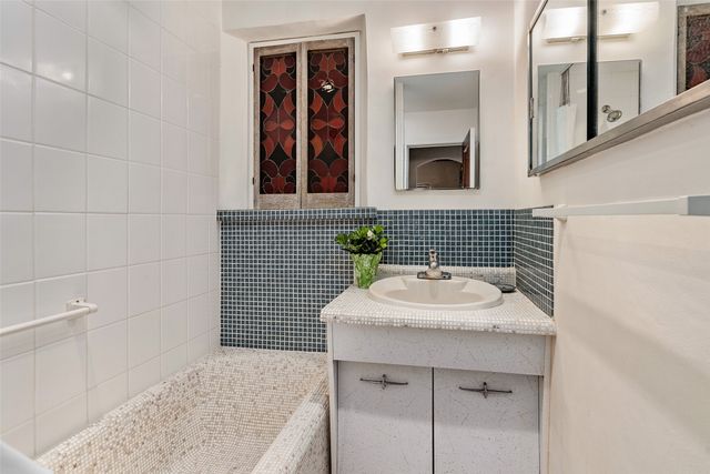 519 Douglas Street, Santa Fe, NM 87505