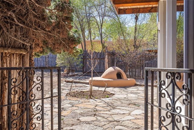 519 Douglas Street, Santa Fe, NM 87505