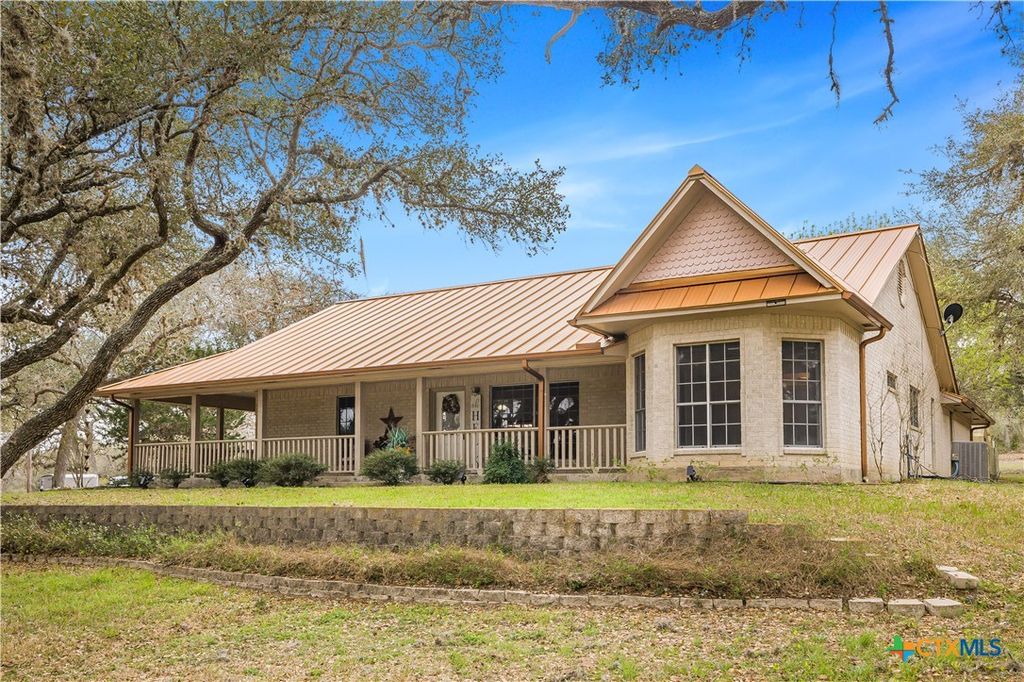 2896 Live Oak Road, Cuero, TX 77954