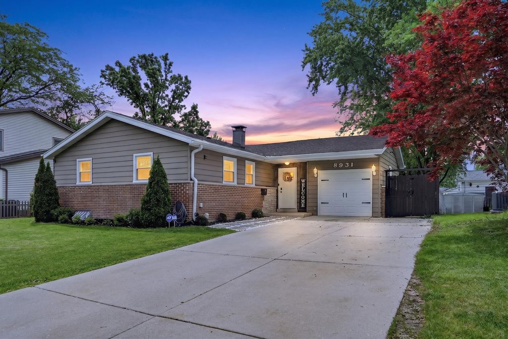 8931 Sandra Lane, Hickory Hills, IL 60457