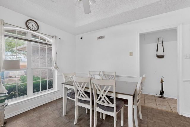 412 Tara Lane, Red Oak, TX 75154