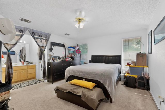 412 Tara Lane, Red Oak, TX 75154