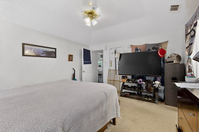 412 Tara Lane, Red Oak, TX 75154