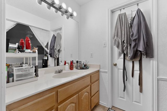 412 Tara Lane, Red Oak, TX 75154