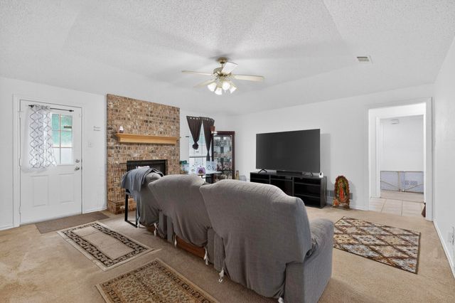 412 Tara Lane, Red Oak, TX 75154