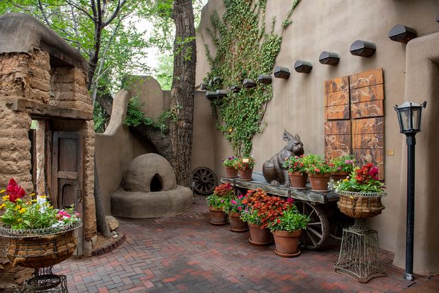 1075 Paseo de Peralta, Santa Fe, NM 87505