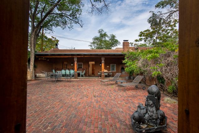 1075 Paseo de Peralta, Santa Fe, NM 87505